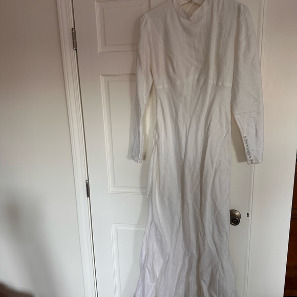 DISSH Elegant White Long Sleeve Dress - Picture 6 of 6